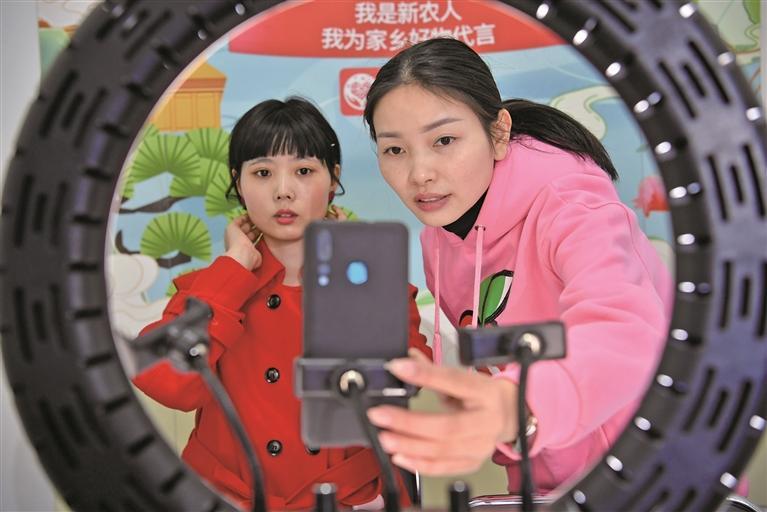 以技能培训推动妇女就业创业苏陕协作中的“她故事”(图1)