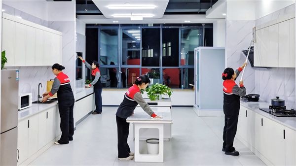 九游会J9网站：行业最大！京东家政西南培训基地开班运营：学员免费参训拎包入住(图3)