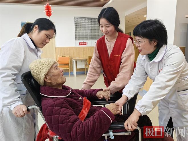 她曾为400多位孤寡老人遗体化妆送行如今带领志愿团队服务老人超20万人次(图4)