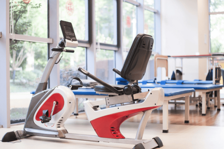 认知症长者照护缺专业方法？上海东海老年护理医院专项服务+适老化环境[2026最新]地址电话+收费罗列!(图3)