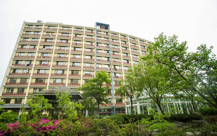 认知症长者照护缺专业方法？上海东海老年护理医院专项服务+适老化环境[2026最新]地址电话+收费罗列!(图5)