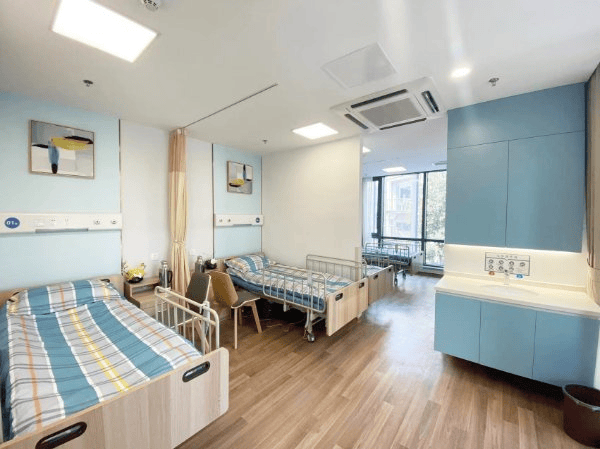 九游会J9平台：上海护理院？上海玖玖统嘉护理院实力深度解读服务体系剖析+专业照顾!(图1)