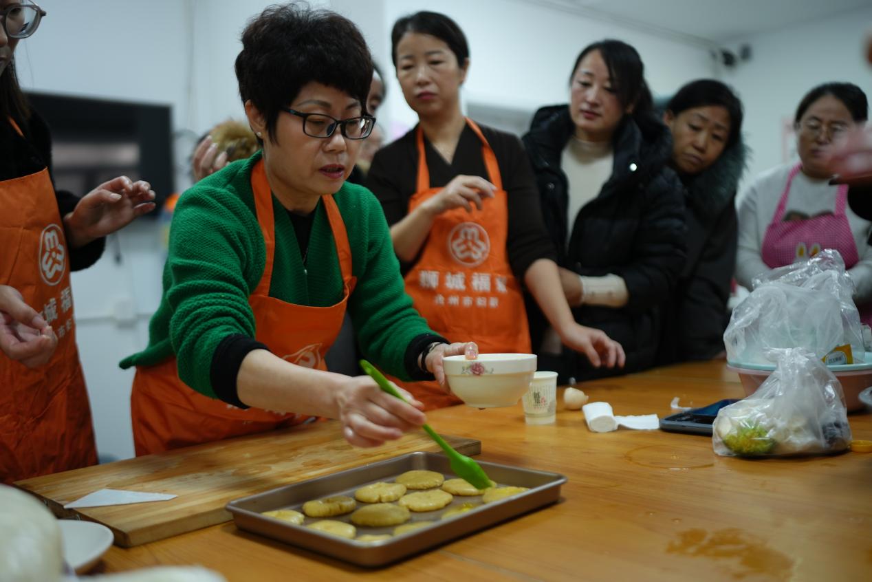 沧州市新华区：巾帼家政进社区技能服务暖民心(图1)