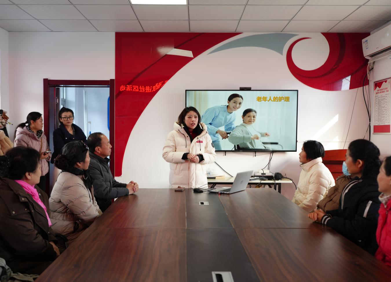 沧州市新华区：巾帼家政进社区技能服务暖民心(图4)