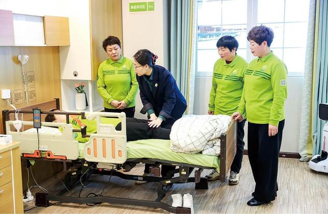 九游会J9平台：AI时代上海绘就新型技能人才图谱(图2)