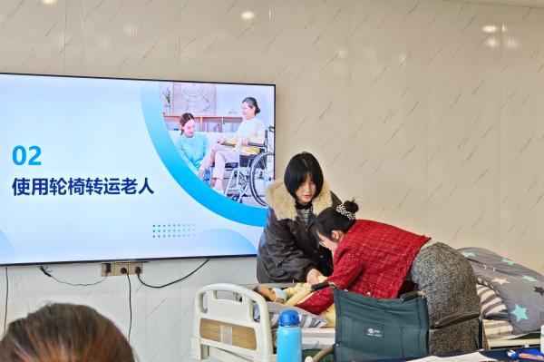 云阳：第二批失能失智照护及养老护理培训结束(图1)