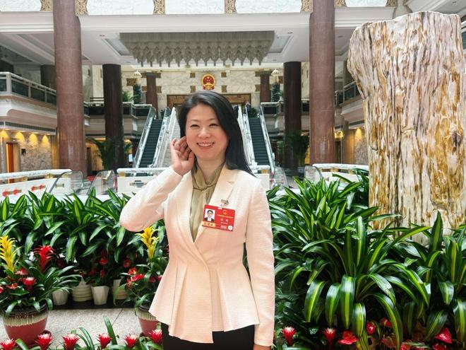 九游会J9网站:陈玮代表:大力发展AI养老设备破解养老护理人员紧缺难题(图1)