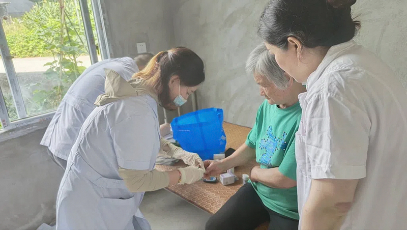 自贡贡井区医养改革：一升五降破解农村养老难题(图2)