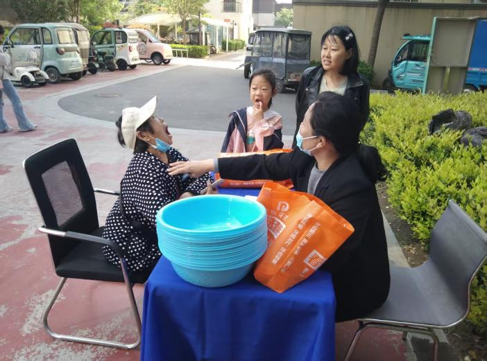 济宁市任城区李营街道五里屯社区开展“健康进网格关爱暖人心”志愿服务活动(图1)