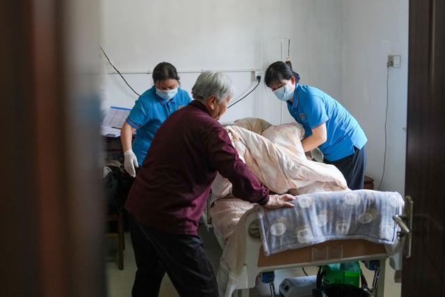 九游会J9网站：新业态新赛道催生新职业新岗位(图2)